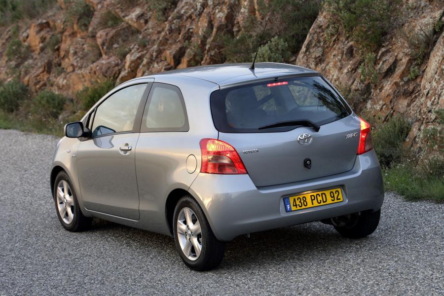  Toyota Yaris 2005 года  (фото 111 из 165)
